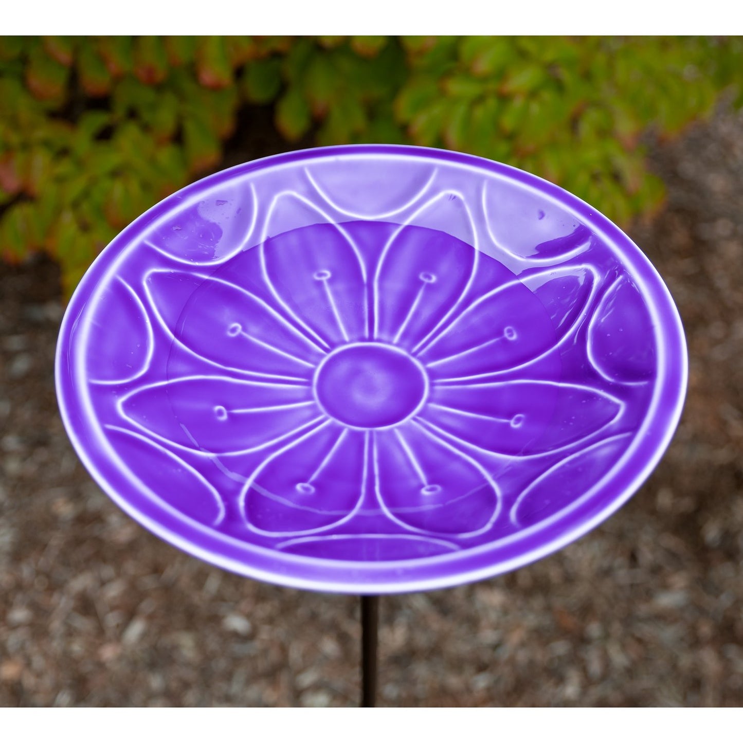 Violet Staked Birdbath – Elegant Garden Décor for Attracting Birds