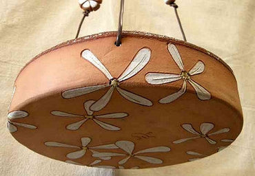 Ceramic Daisy Hanging Bird Bath-Detail